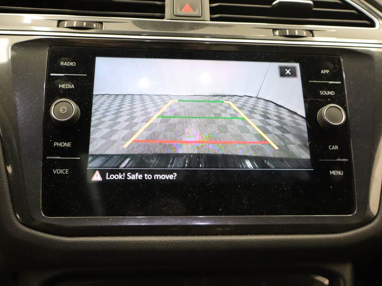 Used 2023 Volkswagen Tiguan SE R-Line FWD image 10