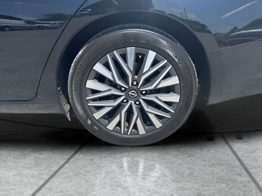 Used 2024 Nissan Altima 2.5 SV FWD image 30