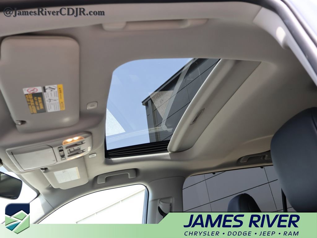 Used 2025 Toyota Highlander XLE image 27