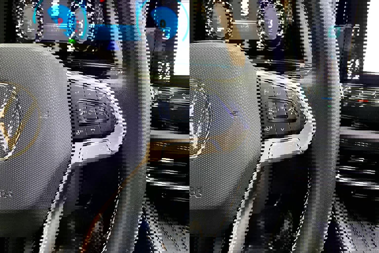 Used 2025 Volkswagen Atlas SE w/ Panoramic Sunroof Package image 22