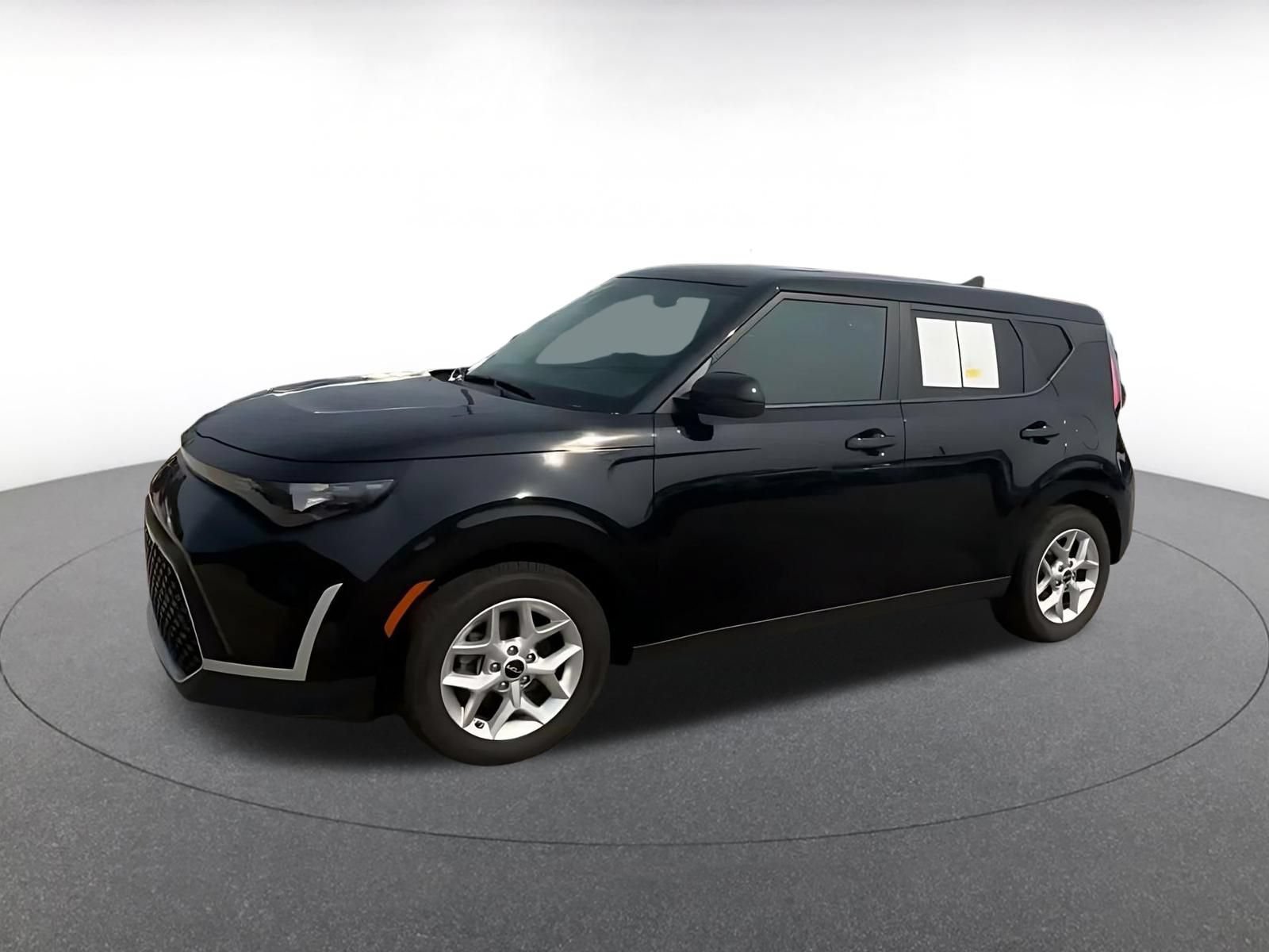 Used 2025 Kia Soul LX w/ LX Technology Package FWD image 7