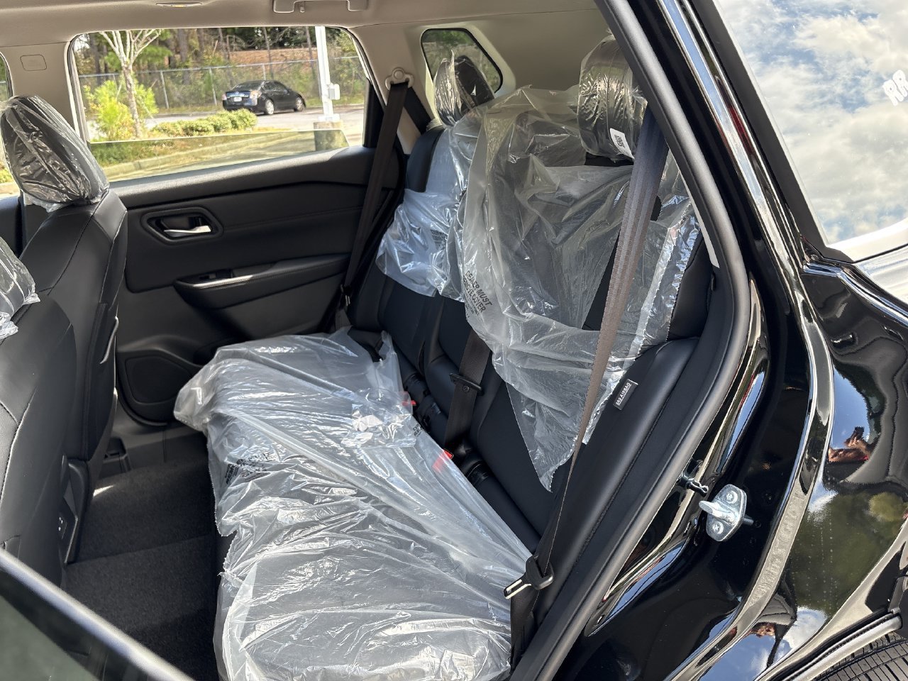New 2027 Nissan Rogue Dark Armor FWD image 17