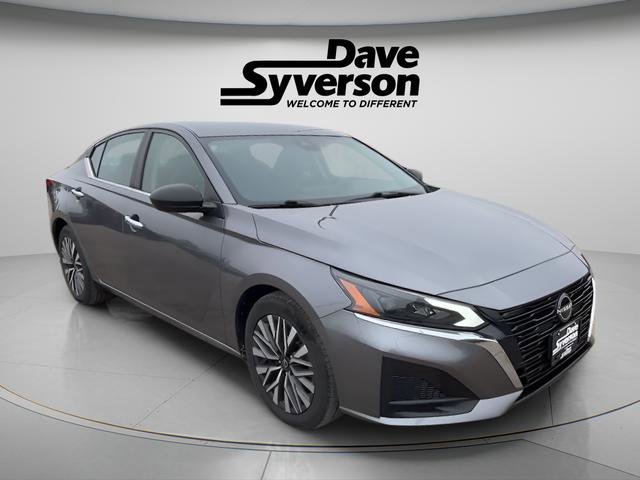 Used 2024 Nissan Altima 2.5 SV FWD image 3