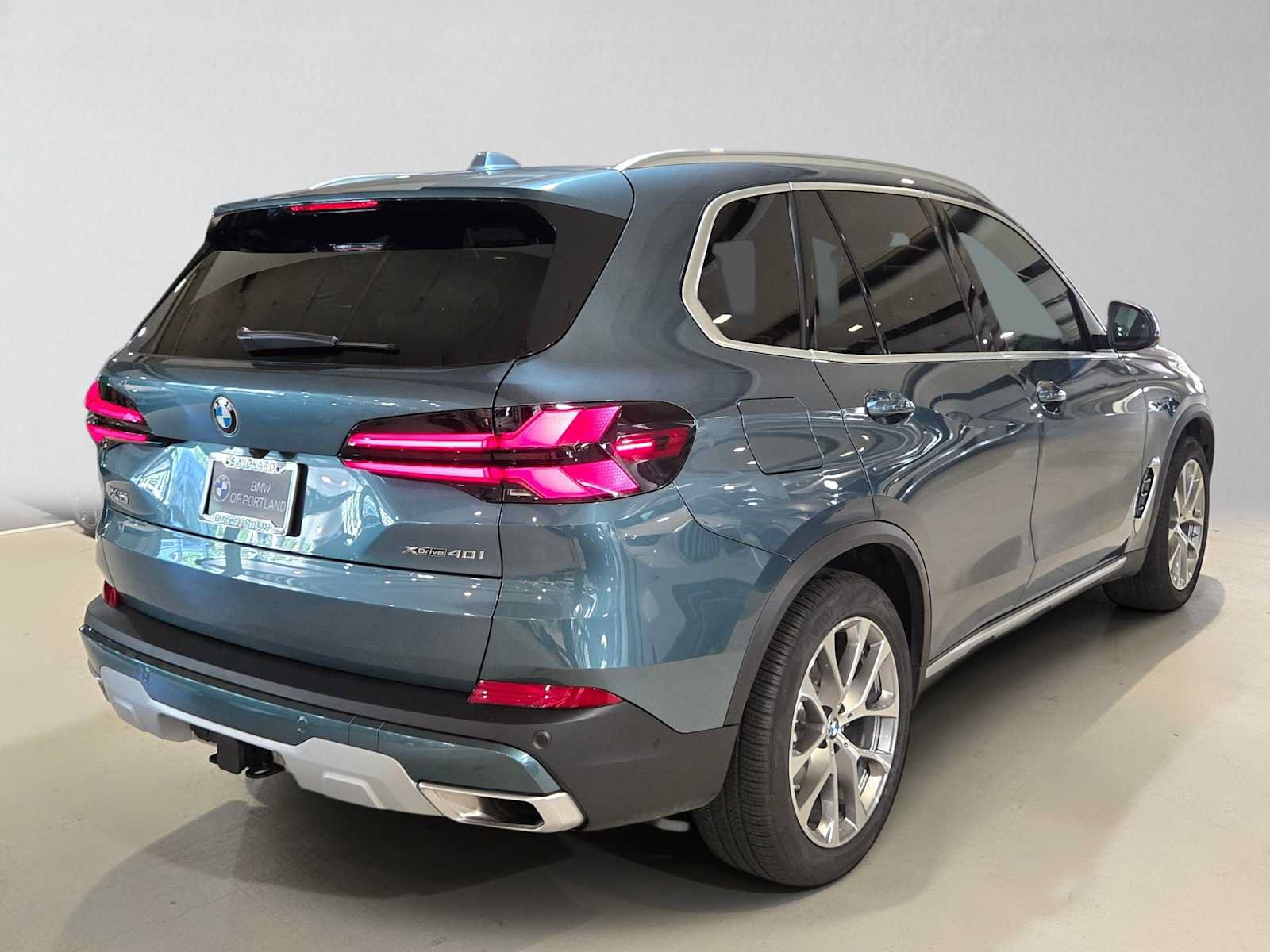 Used 2026 BMW X5 xDrive40i w/ Executive Package AWD/4WD image 3