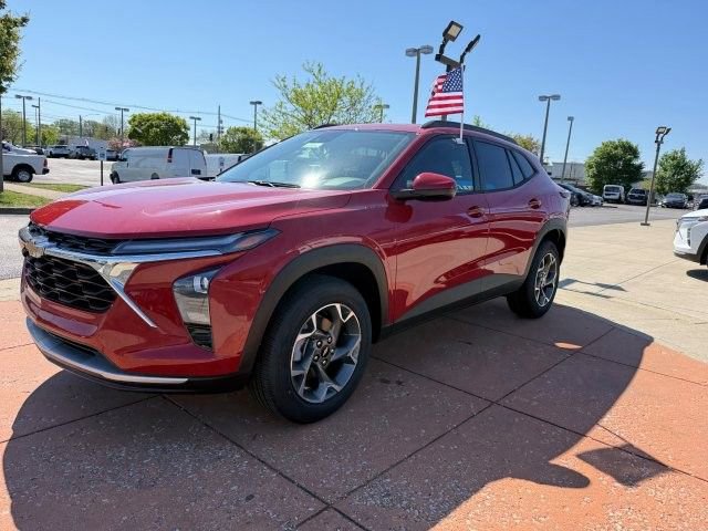 New 2026 Chevrolet Trax LT w/ LT Convenience Package FWD image 3
