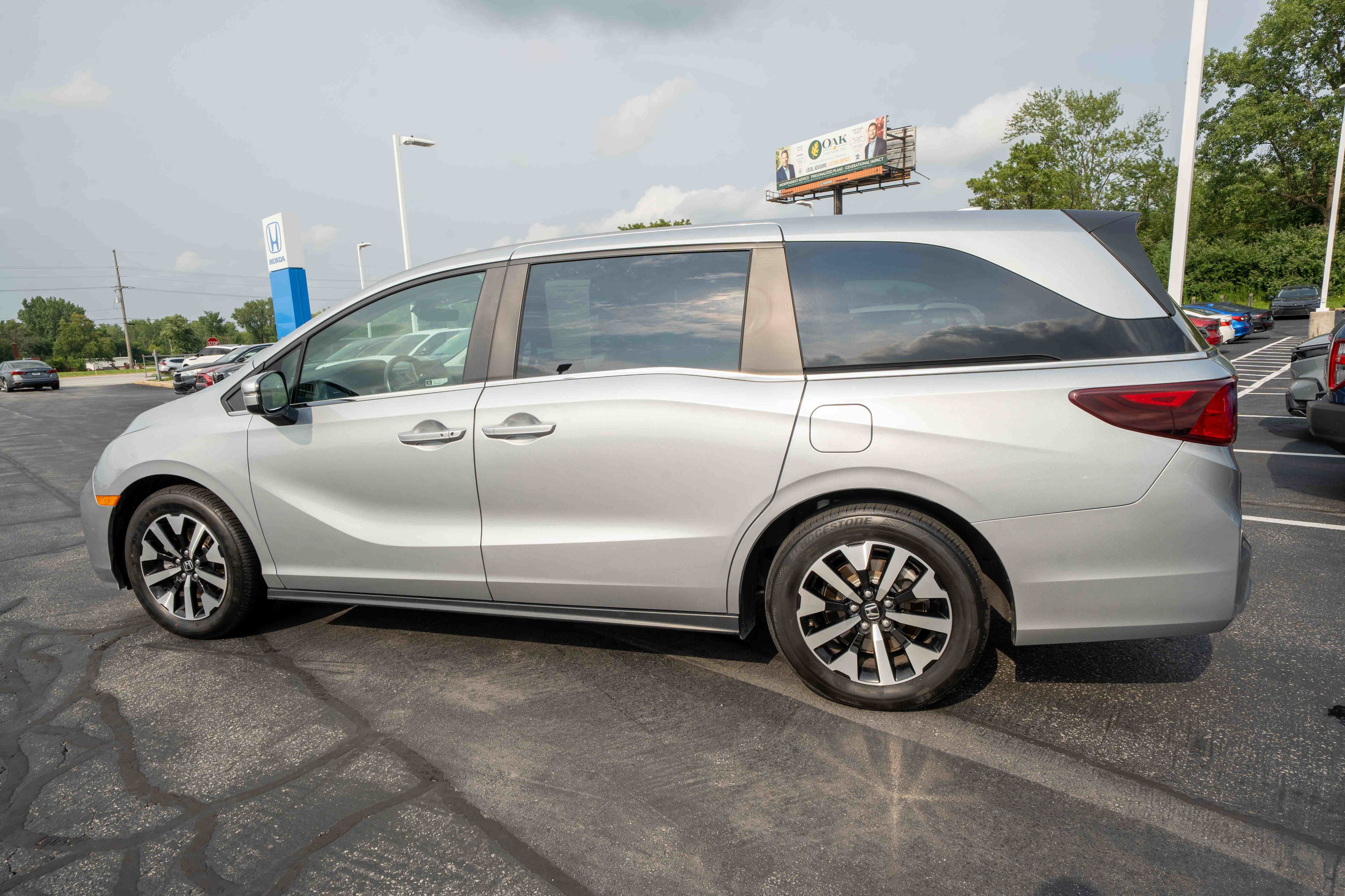 Certified 2025 Honda Odyssey EX-L image 4