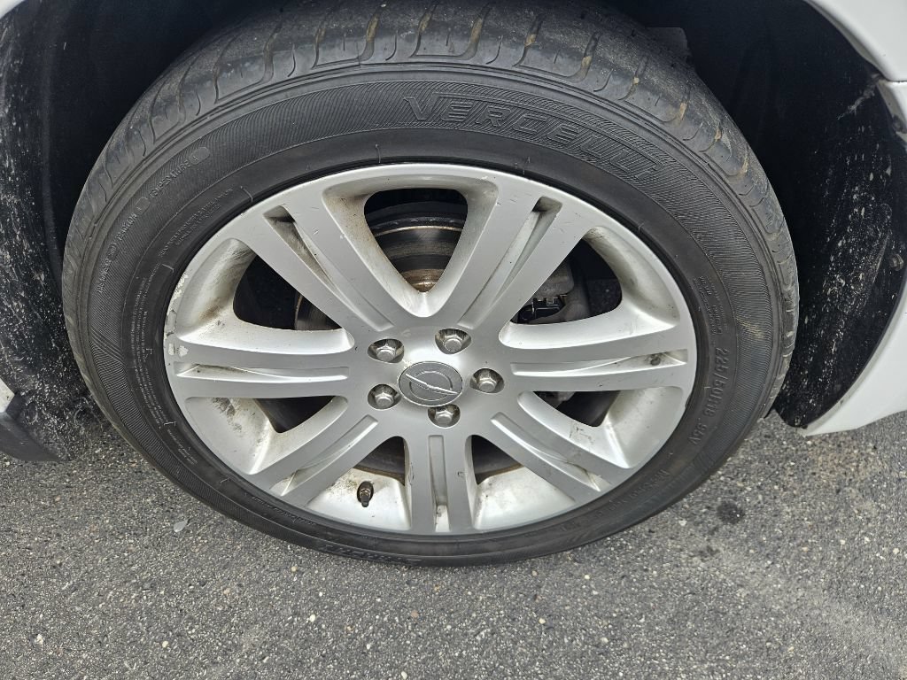 Used 2012 Chrysler 200 LX FWD image 19