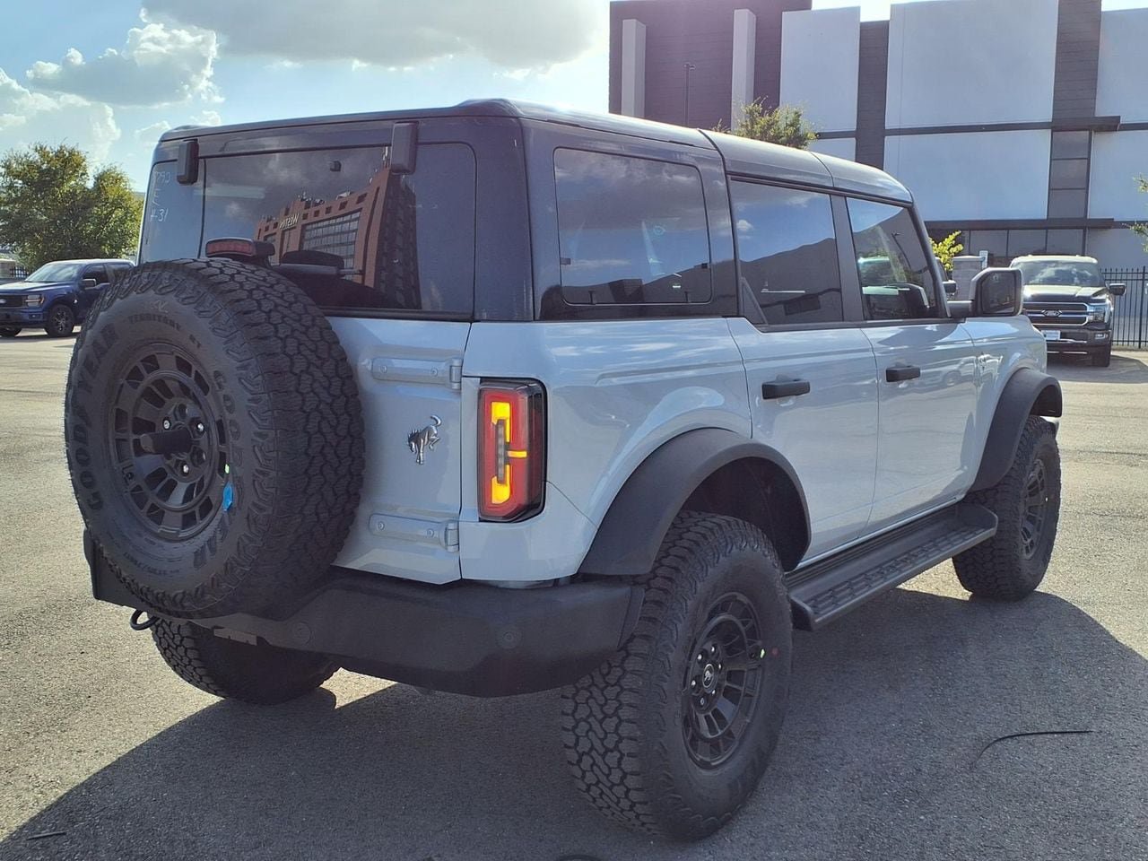 New 2026 Ford Bronco Outer Banks w/ Sasquatch Package AWD/4WD image 4