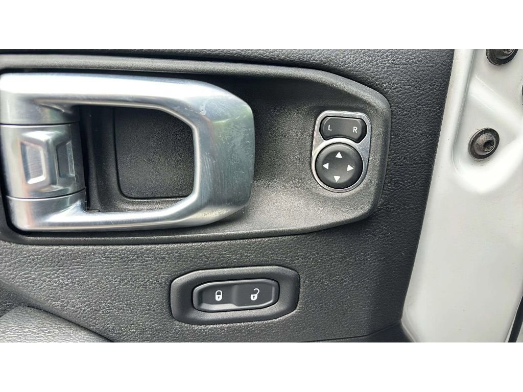 Used 2023 Jeep Wrangler Sahara w/ Cold Weather Group image 18