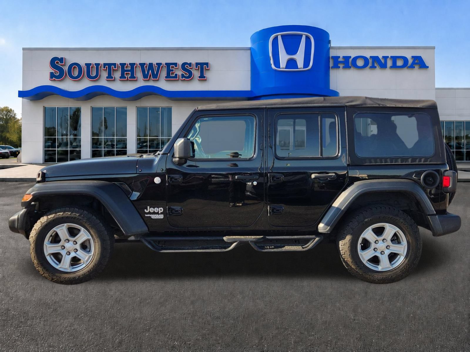 Used 2021 Jeep Wrangler Unlimited Sport AWD/4WD image 3