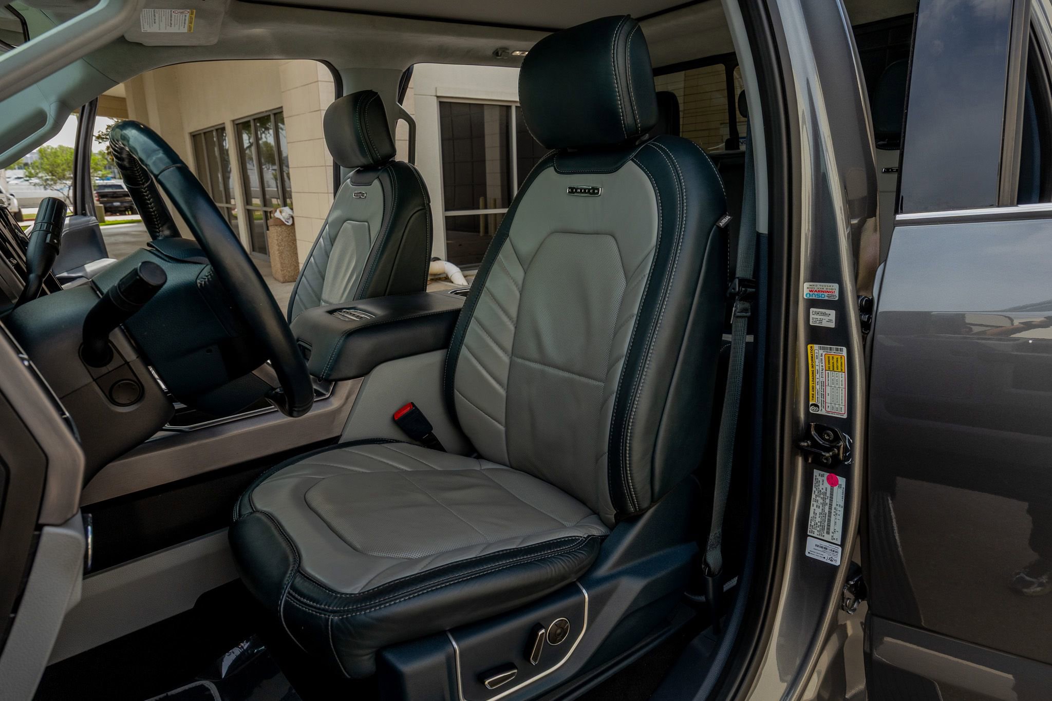 Used 2022 Ford F450 Limited w/ FX4 Off-Road Package image 31