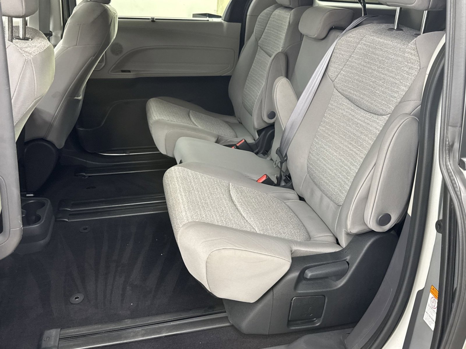 Used 2023 Toyota Sienna LE image 28