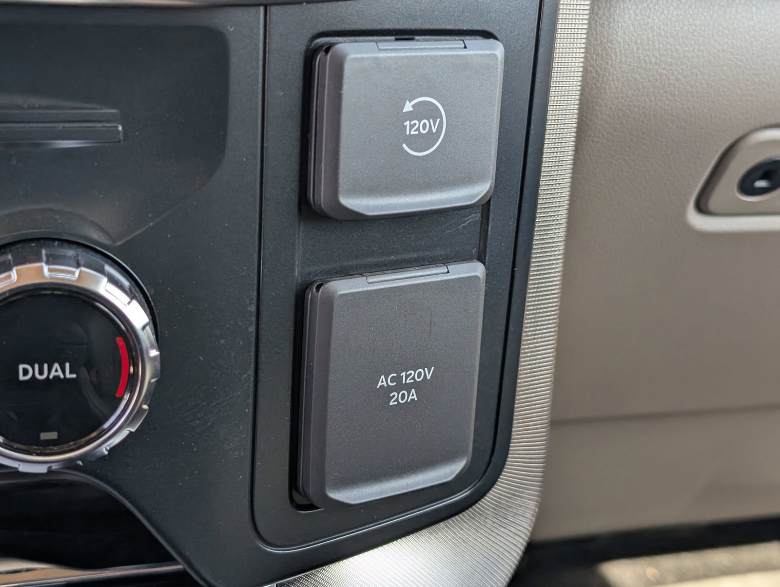 Used 2025 Ford F150 Platinum w/ Equipment Group 703A Plus image 18