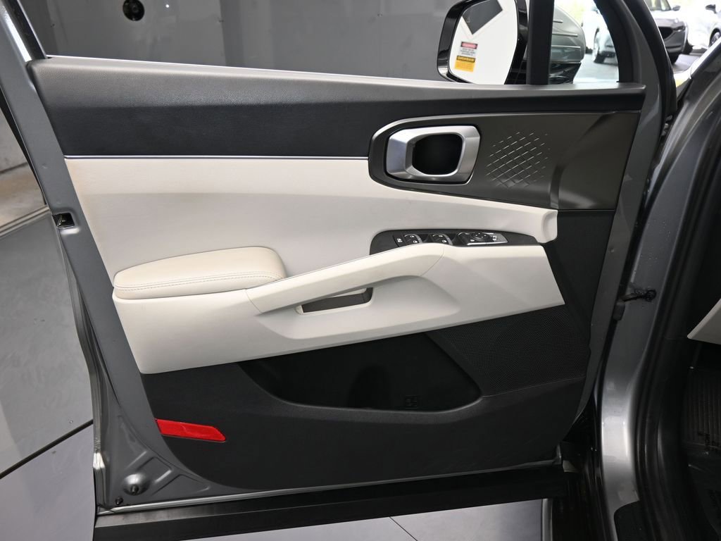 Used 2022 Kia Sorento EX w/ Panoramic Sunroof Package image 13