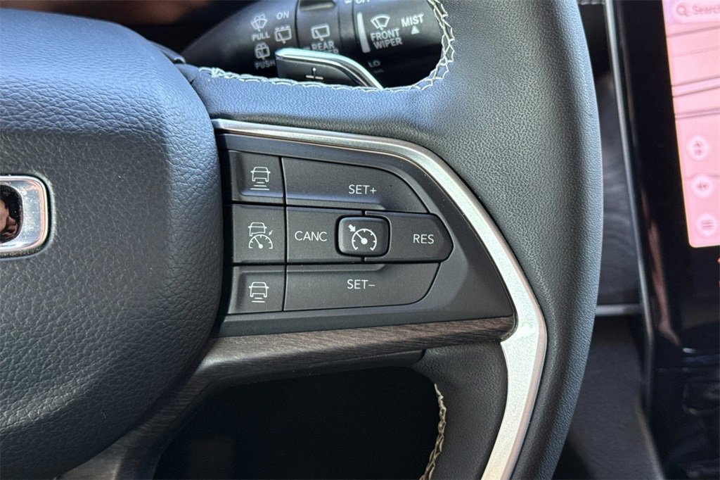 Used 2024 Jeep Grand Cherokee Limited image 35