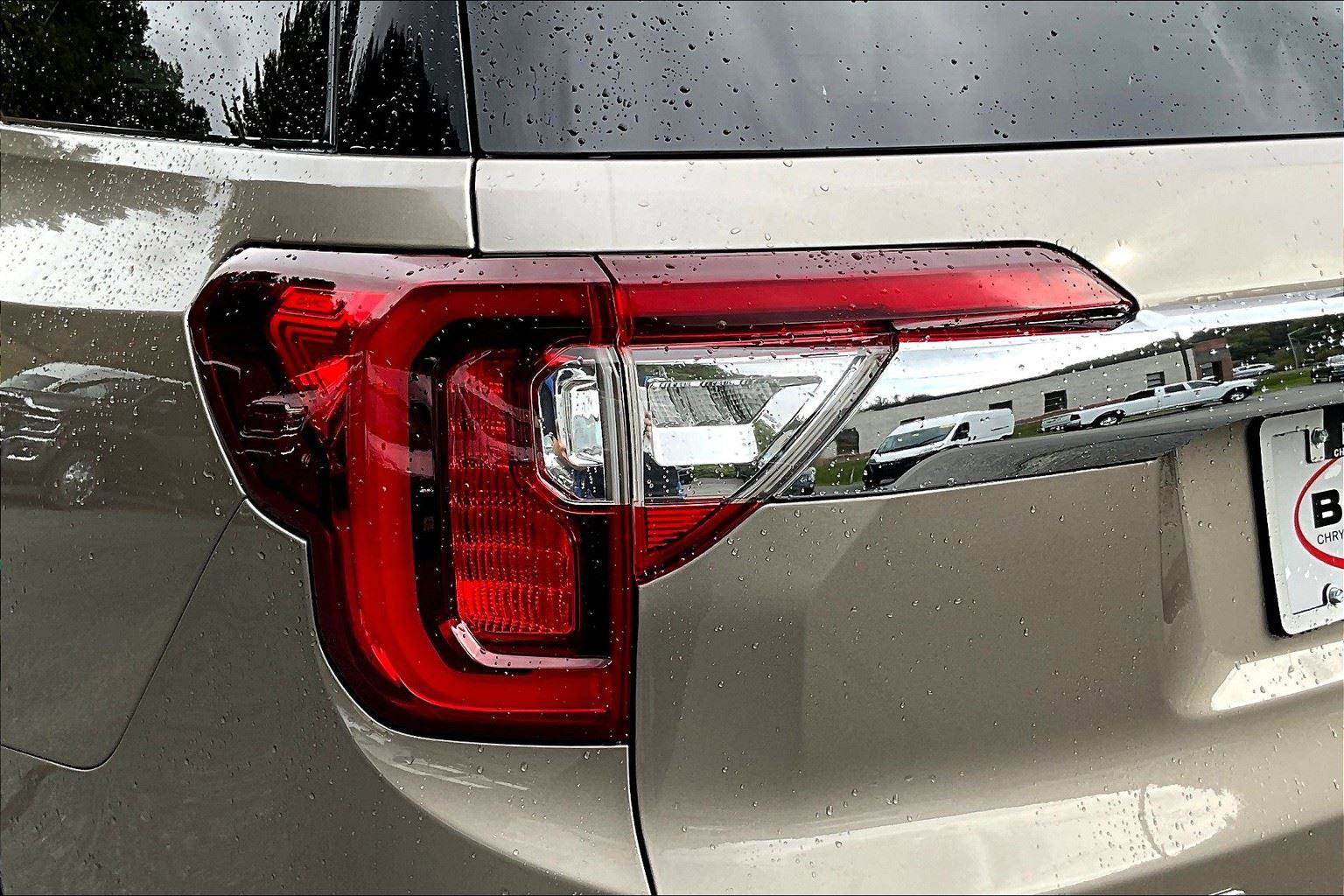 Used 2022 GMC Acadia SLT w/ Technology Package image 32