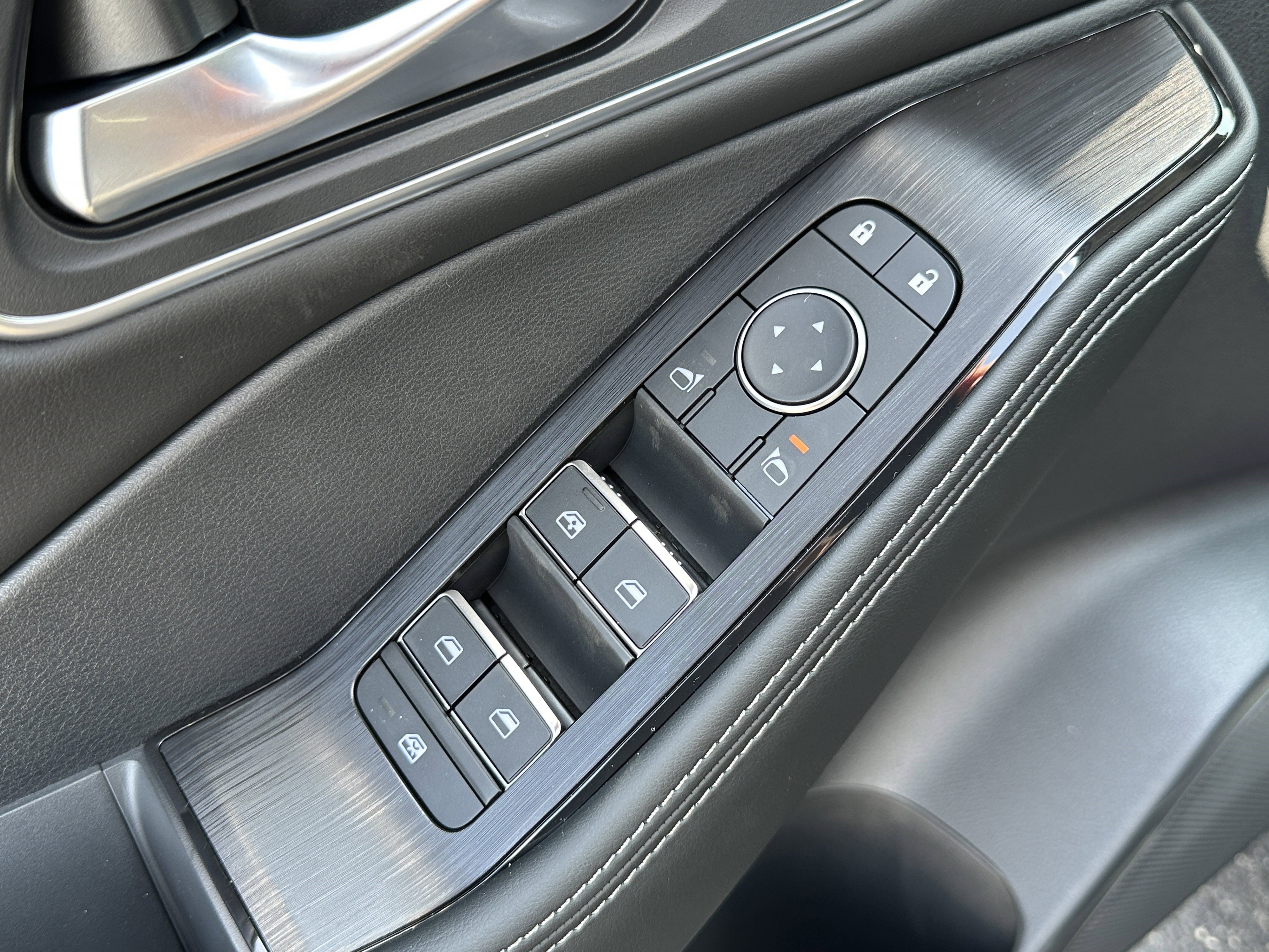 New 2026 Nissan Rogue Platinum image 24