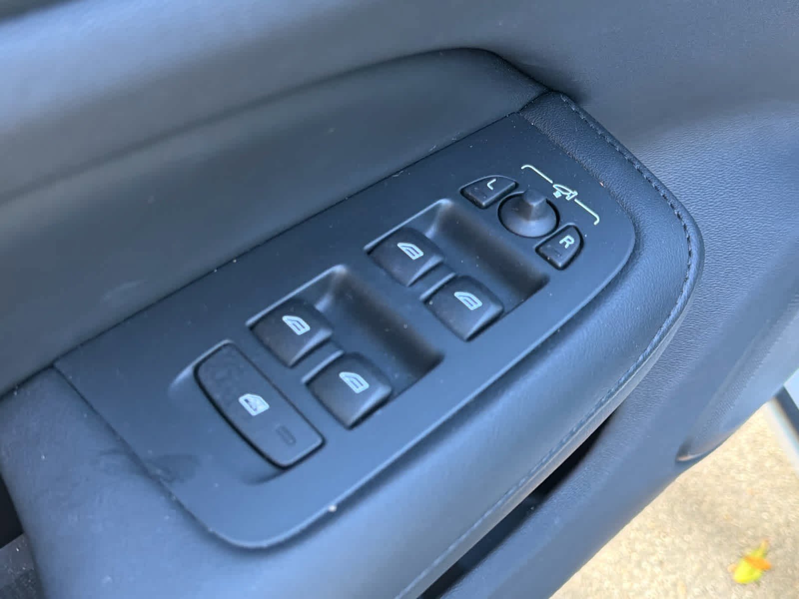 Certified 2024 Volvo S60 B5 Core image 27