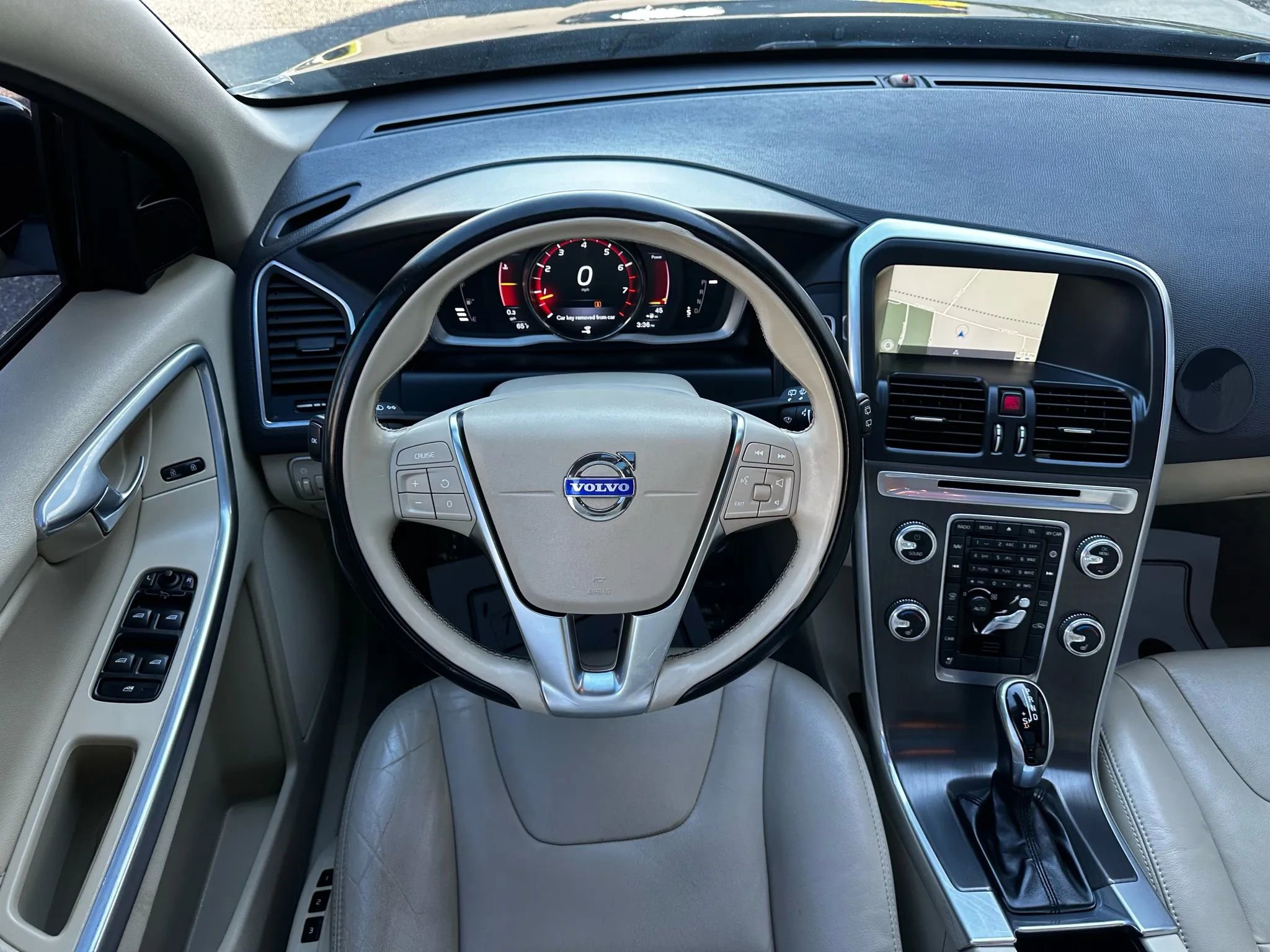 Used 2015 Volvo XC60 T5 w/ Proximity Package image 11