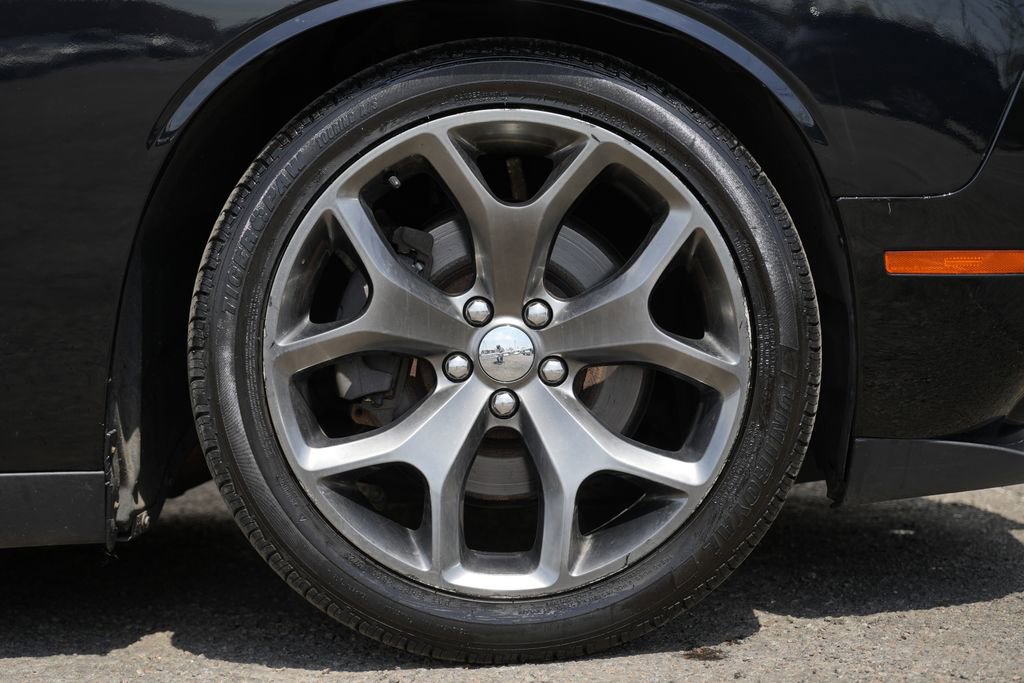 Used 2015 Dodge Challenger SXT image 10