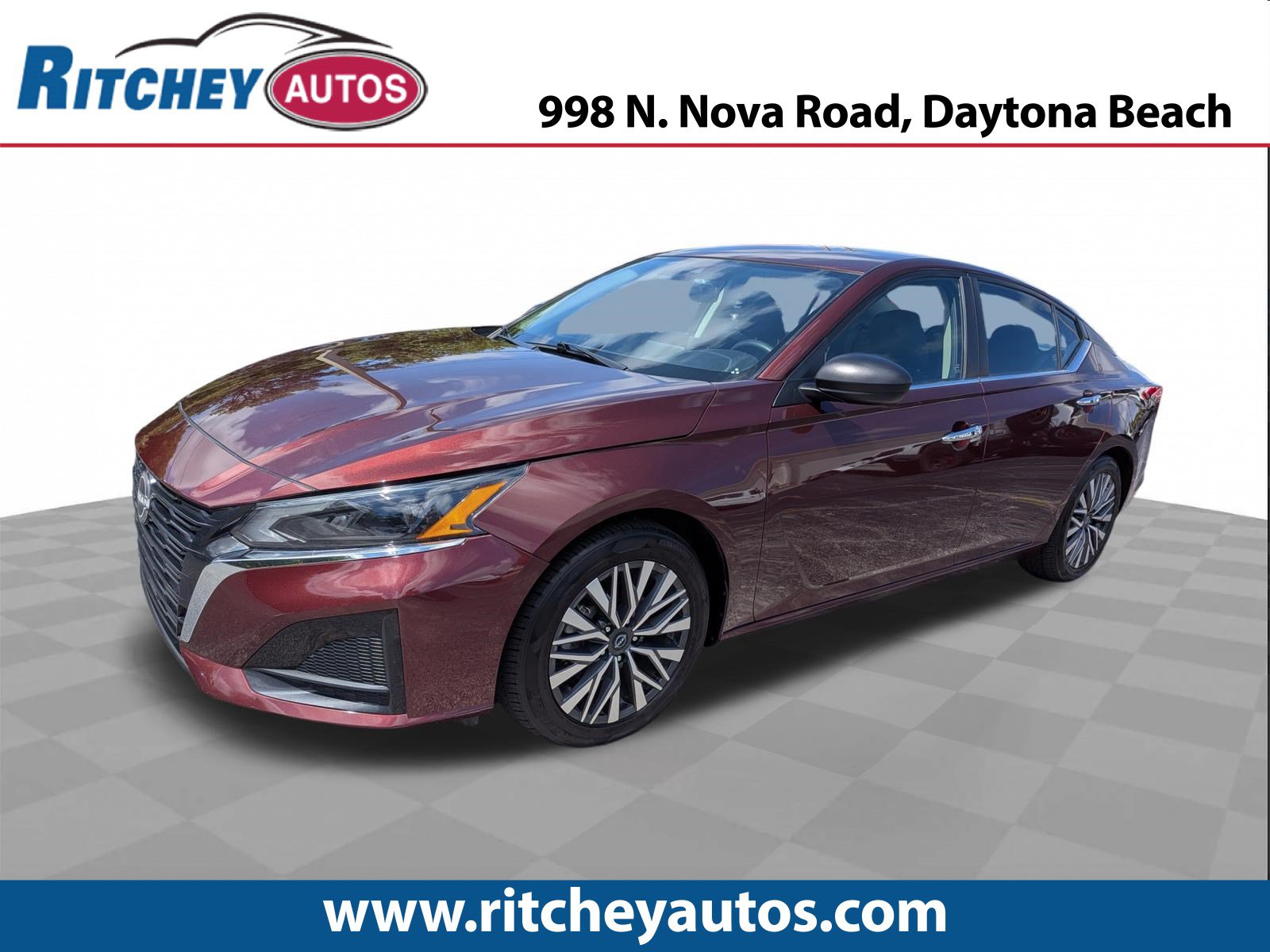 Used 2024 Nissan Altima 2.5 SV FWD image 1