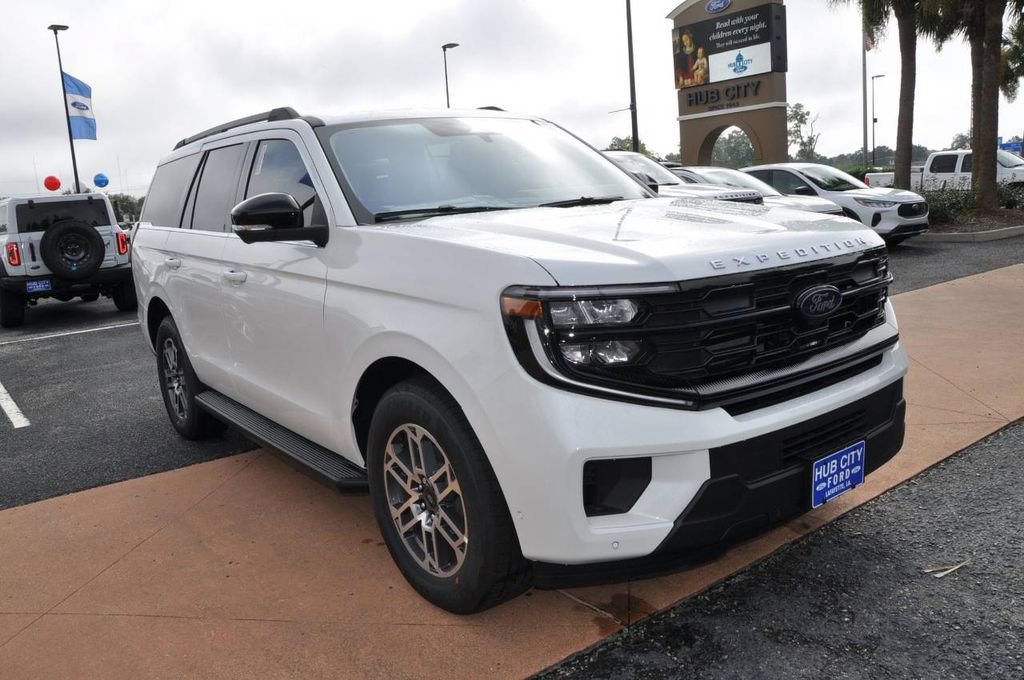 New 2025 Ford Expedition Active image 7