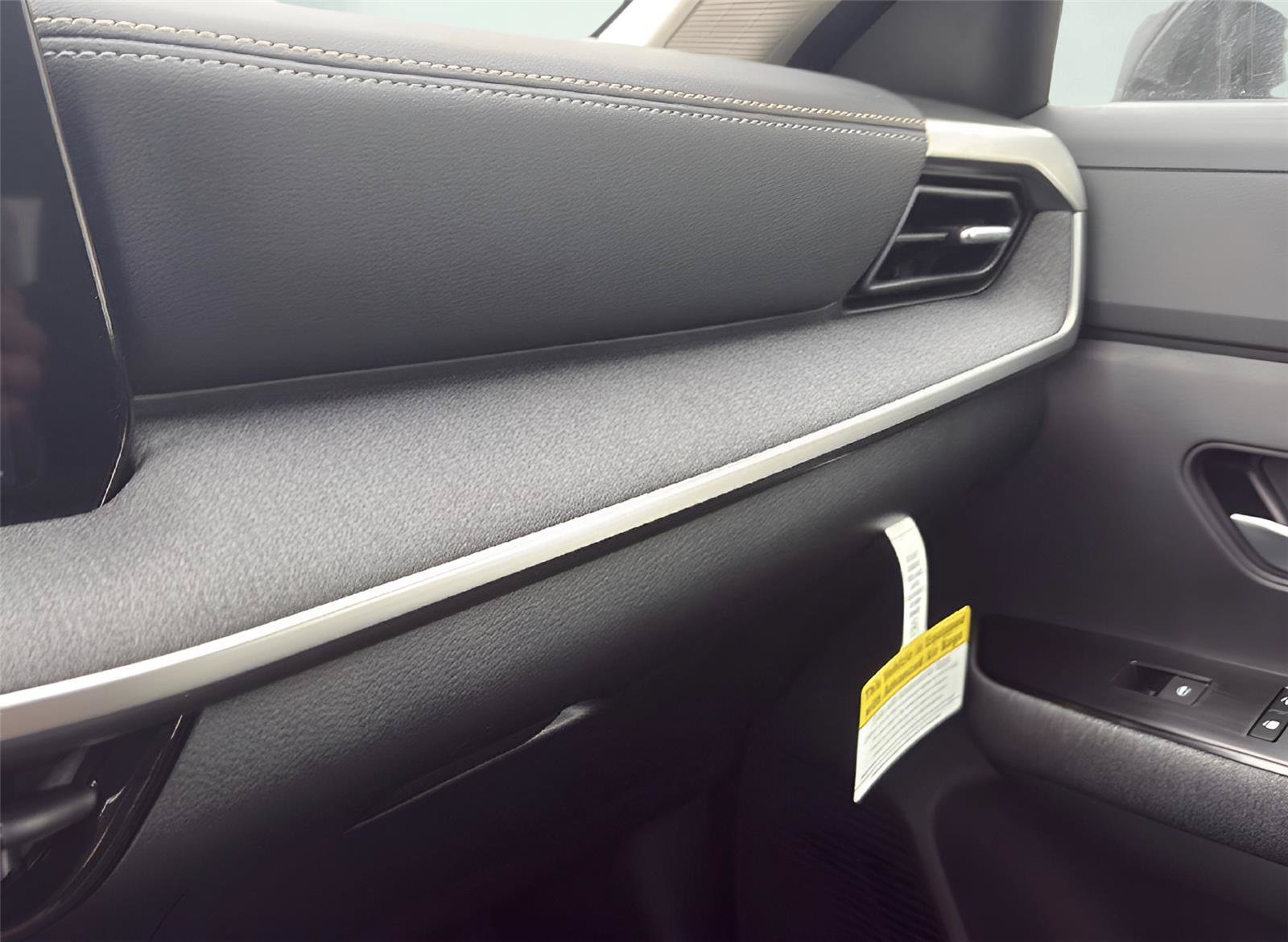 New 2026 Nissan Kicks SV w/ Cold Weather Package FWD image 22