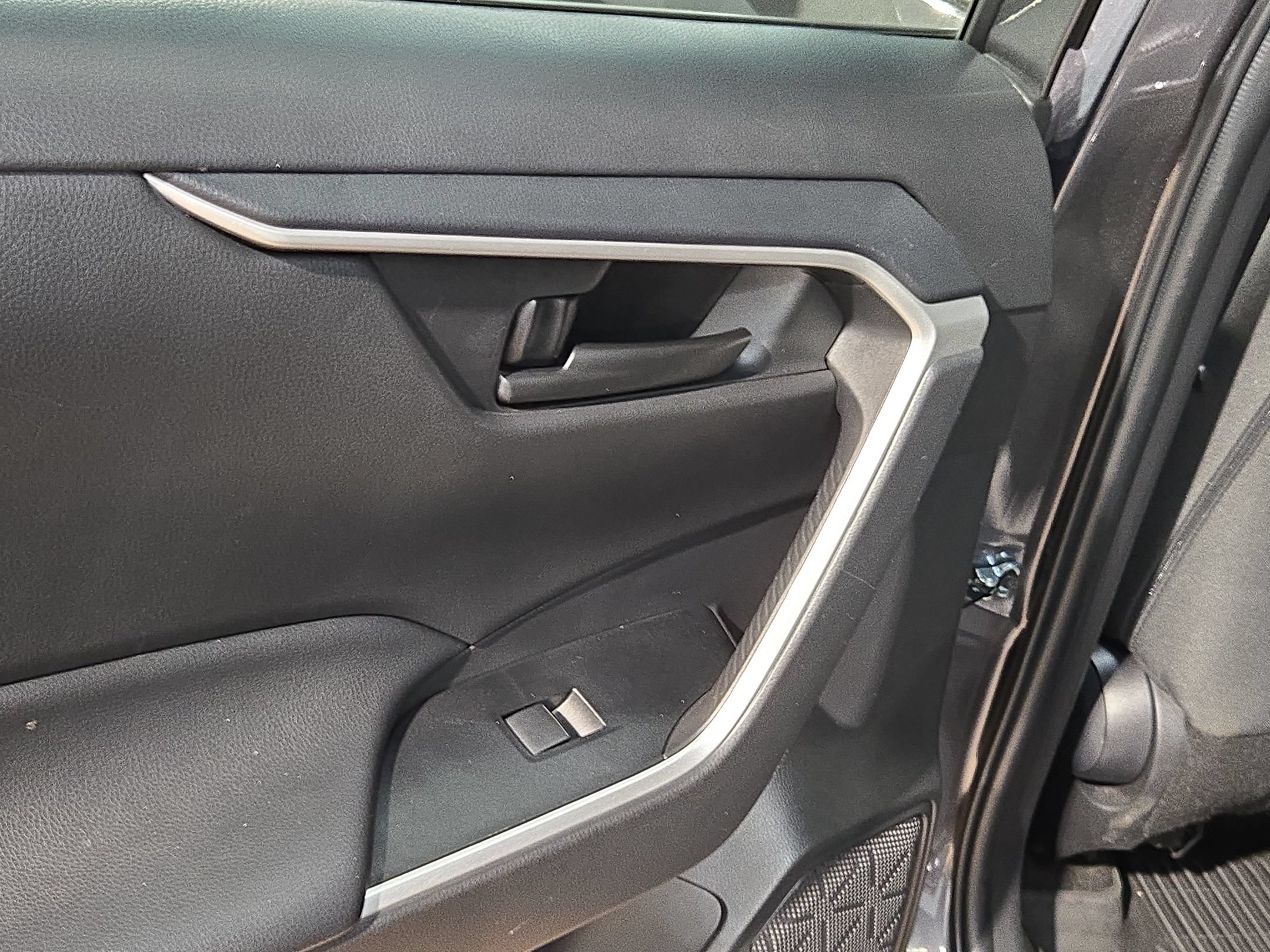 Used 2022 Toyota RAV4 LE FWD image 33