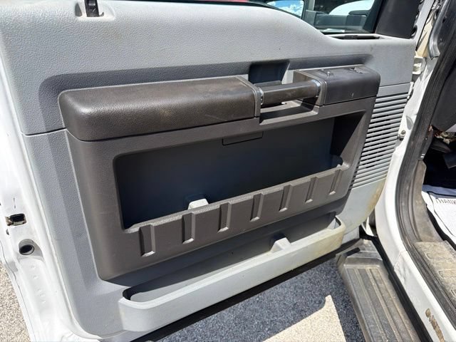 Used 2014 Ford F550 4x4 Regular Cab Super Duty image 9