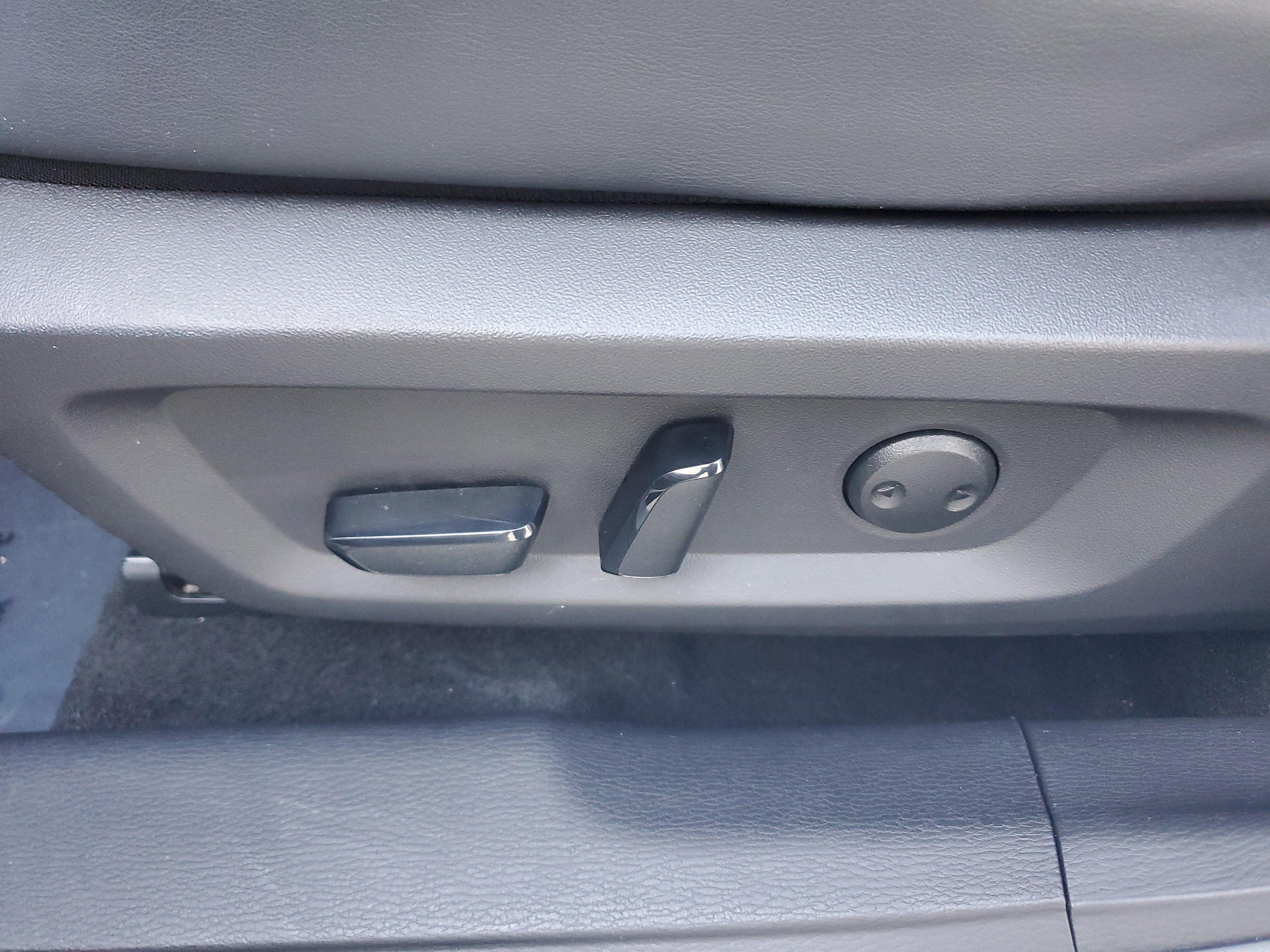 Used 2025 Mitsubishi Outlander SE image 12