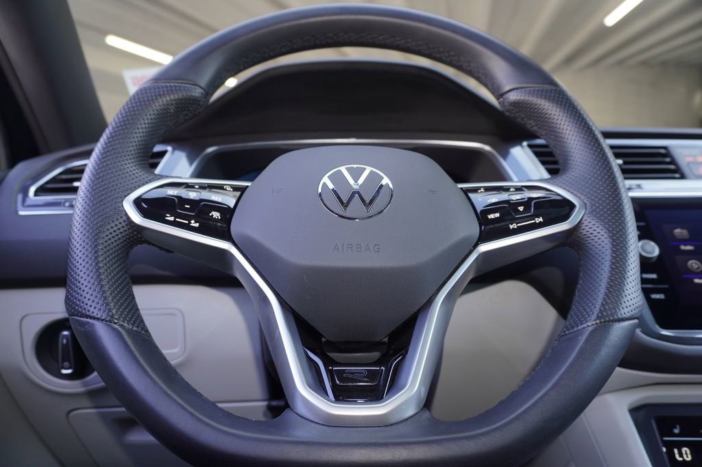 Used 2023 Volkswagen Tiguan SE R-Line image 21