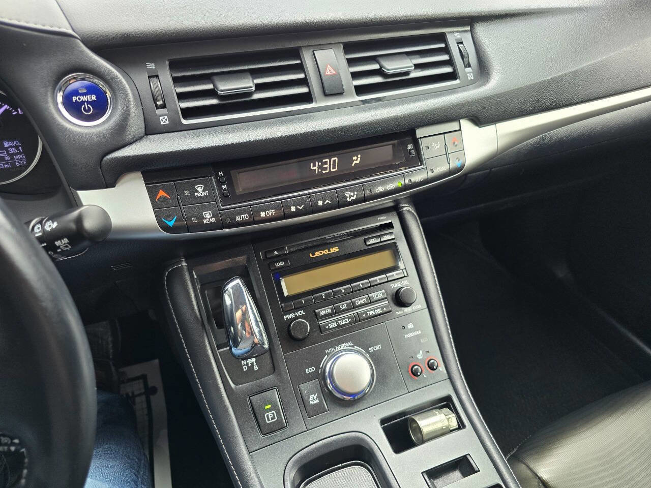 Used 2011 Lexus CT 200h Premium image 17