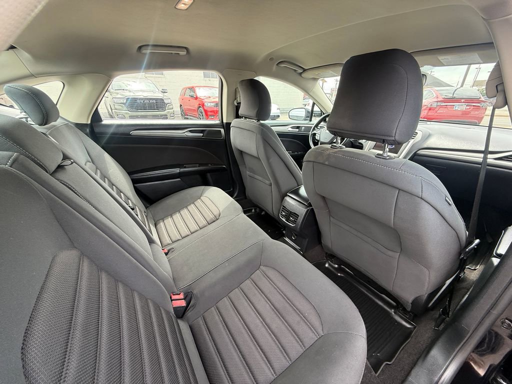 Used 2019 Ford Fusion SE FWD image 6