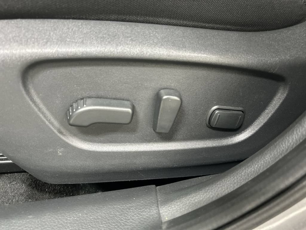 Used 2017 Nissan Rogue SV AWD/4WD image 10