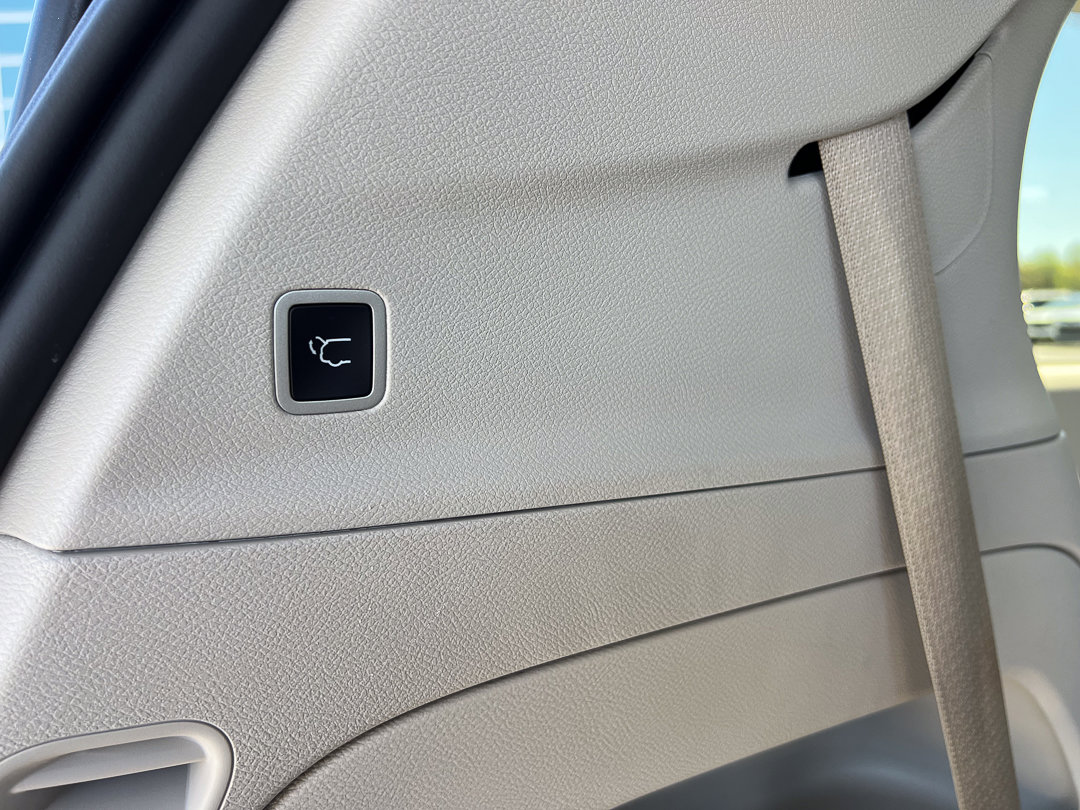 Used 2024 Chrysler Pacifica Touring-L image 6