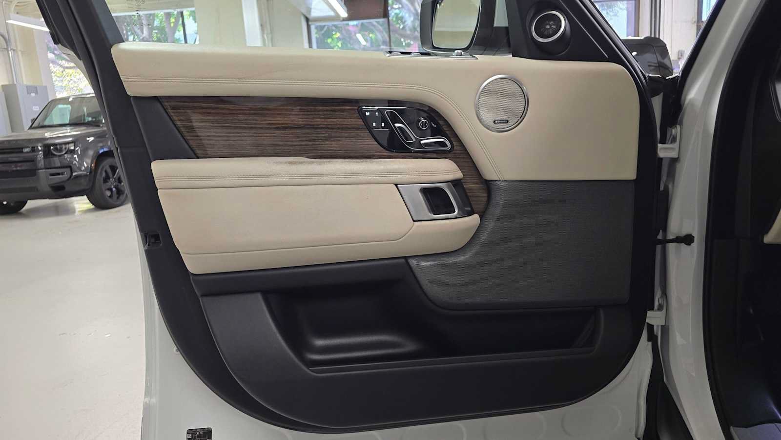 Used 2019 Land Rover Range Rover AWD/4WD image 18