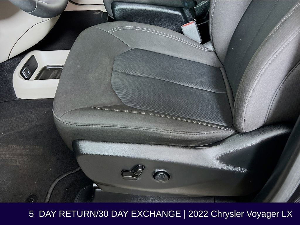 Used 2022 Chrysler Voyager LX image 24
