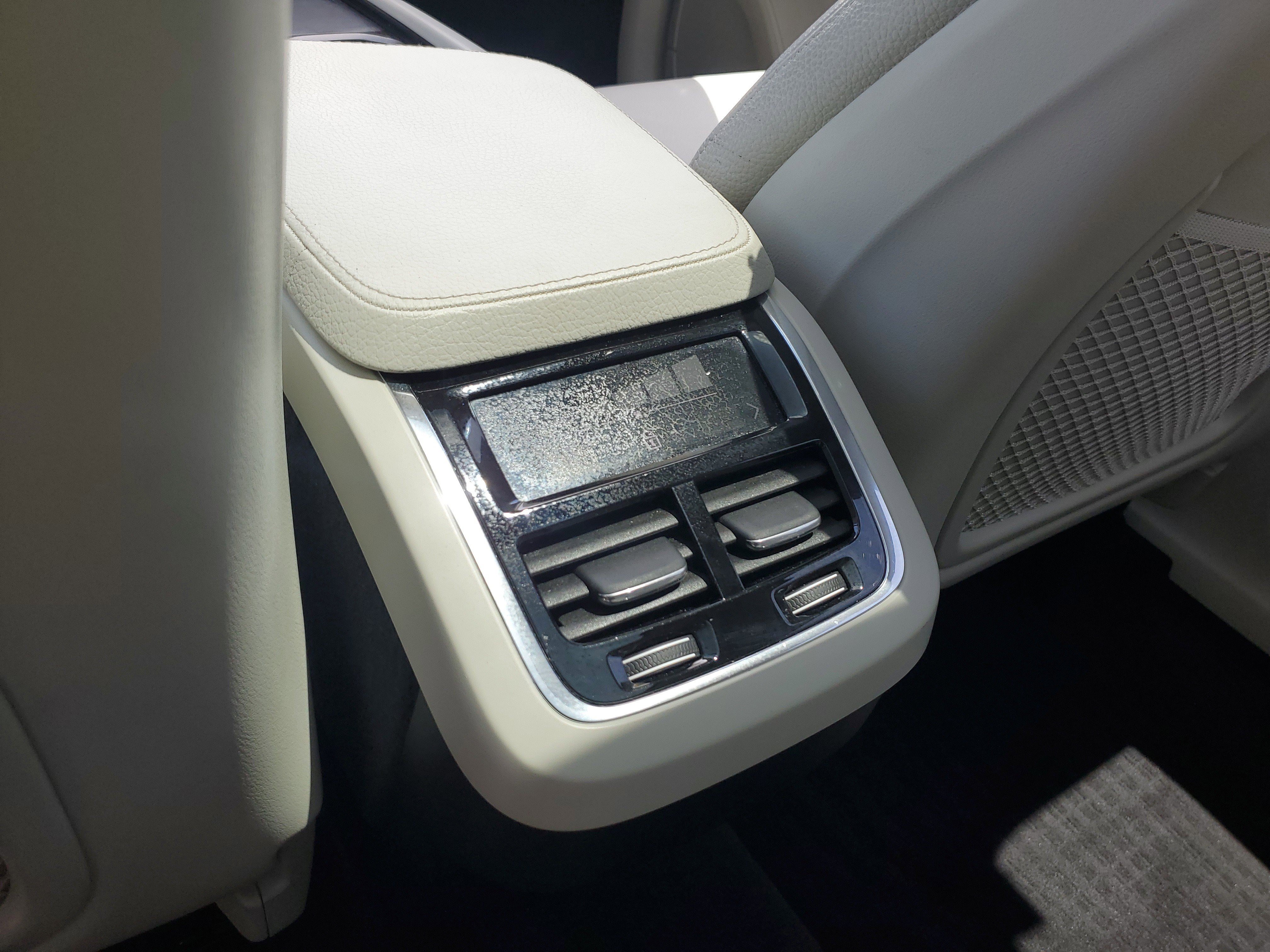 Used 2022 Volvo XC90 T6 Momentum w/ Protection Package Premier AWD/4WD image 17