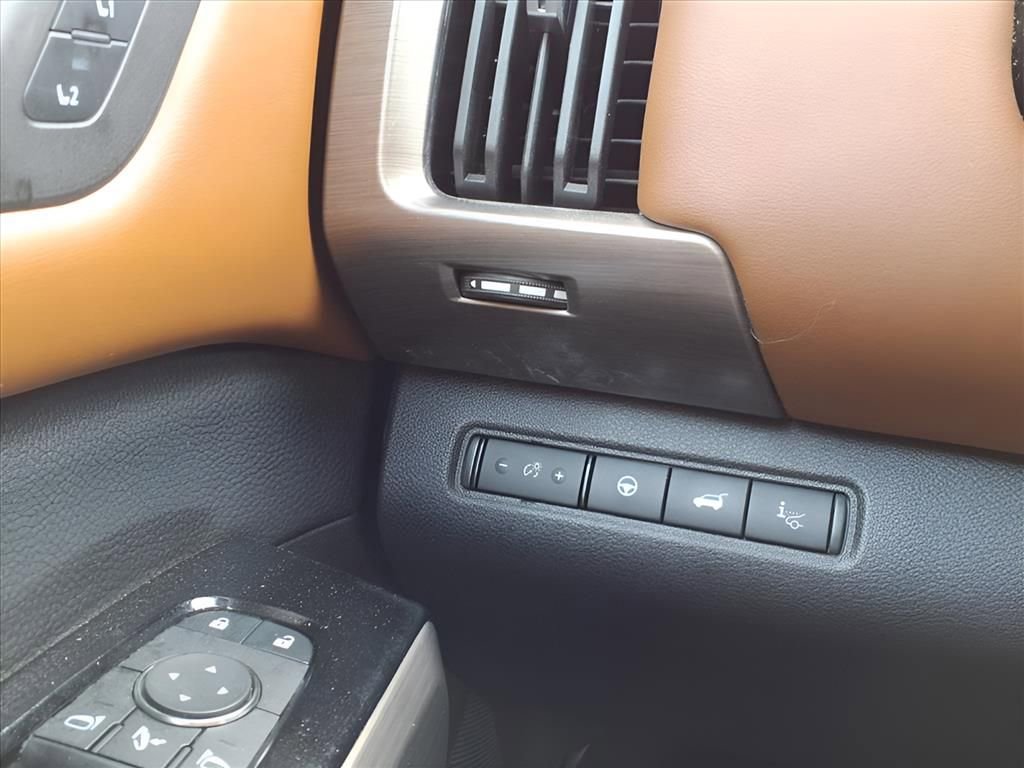 Used 2025 Nissan Pathfinder Platinum image 18