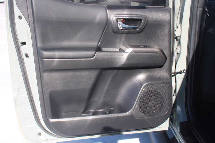 Used 2022 Toyota Tacoma TRD Off-Road AWD/4WD image 15