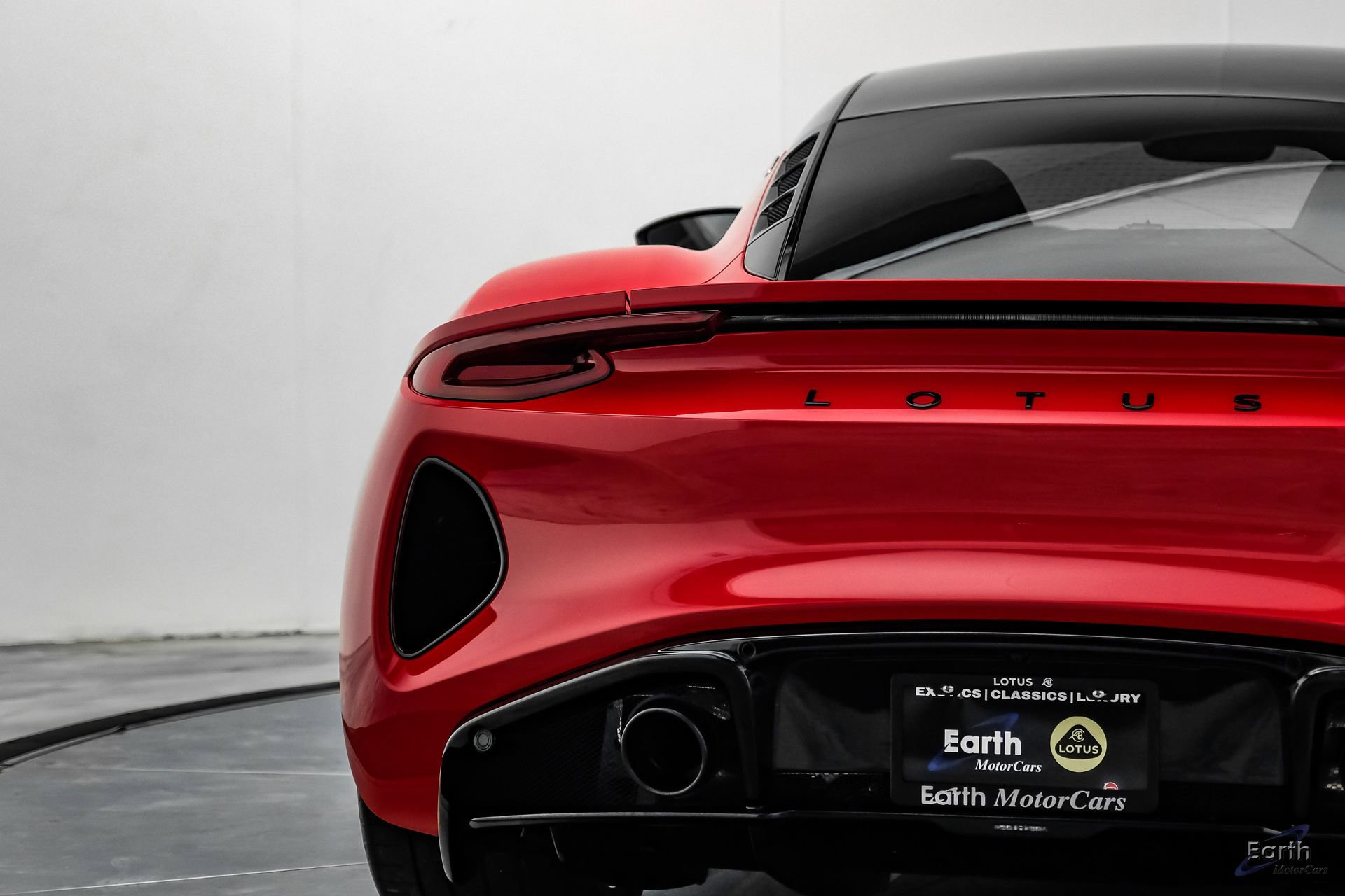 Used 2025 Lotus Emira RWD image 16