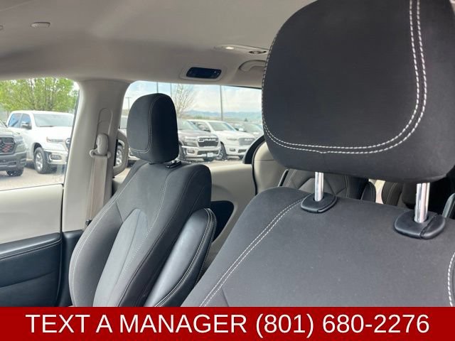 Used 2022 Chrysler Voyager LX FWD image 14