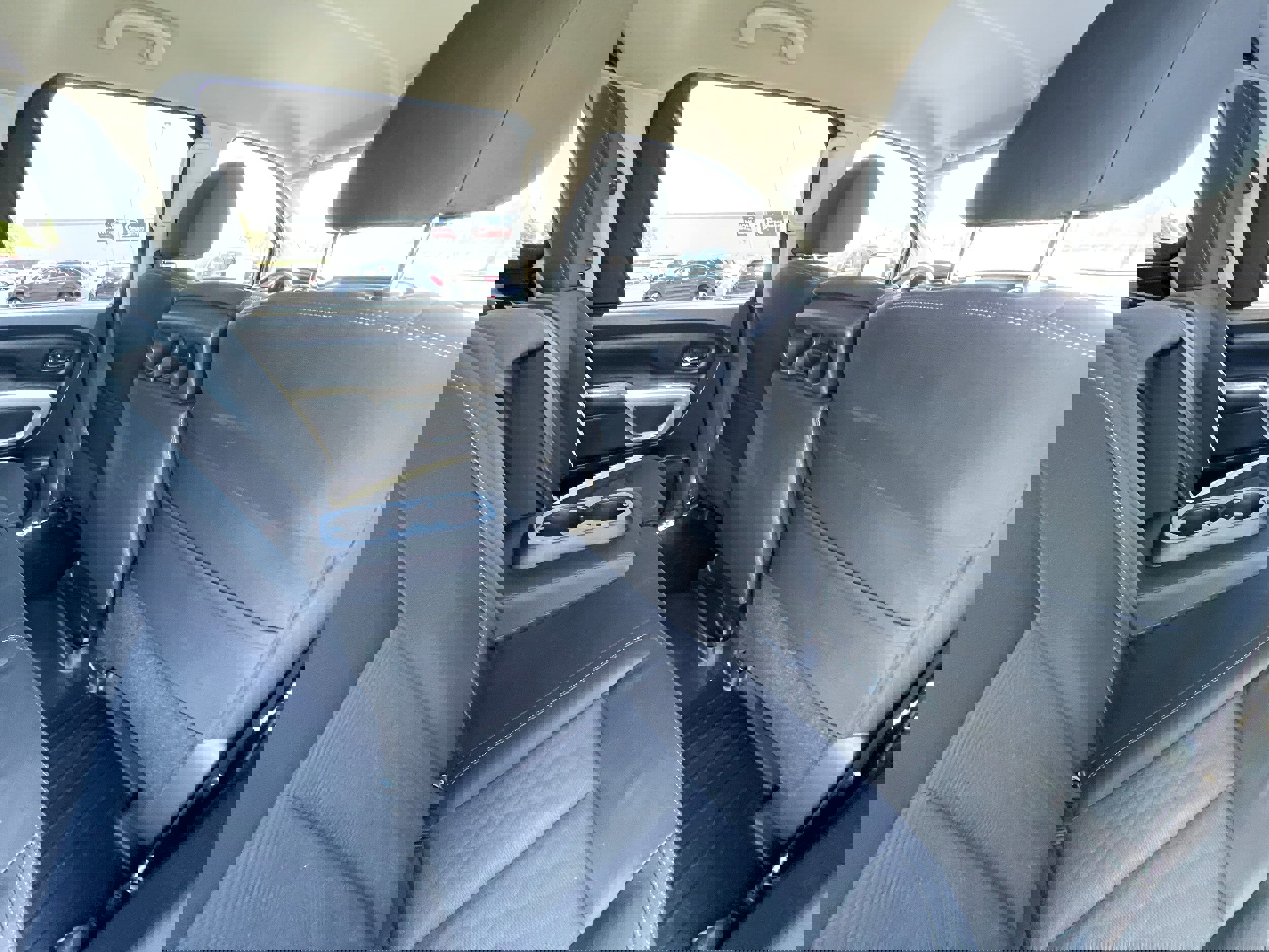 Used 2018 Nissan Titan SV image 26