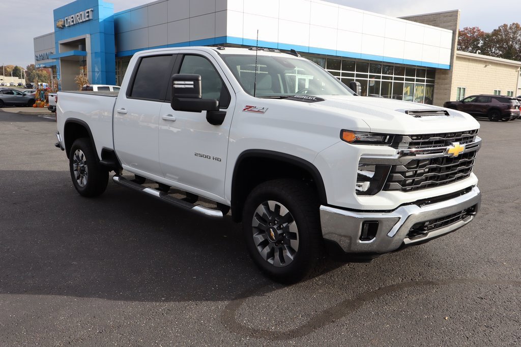 Used 2026 Chevrolet Silverado 2500 LT image 2
