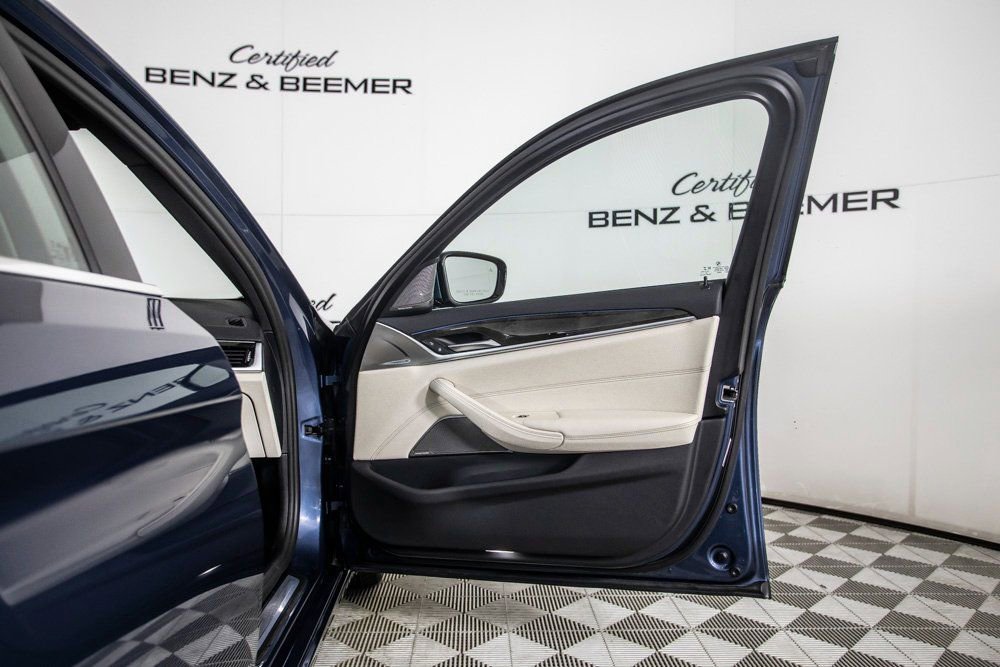 Used 2023 BMW 530e w/ Premium Package image 17