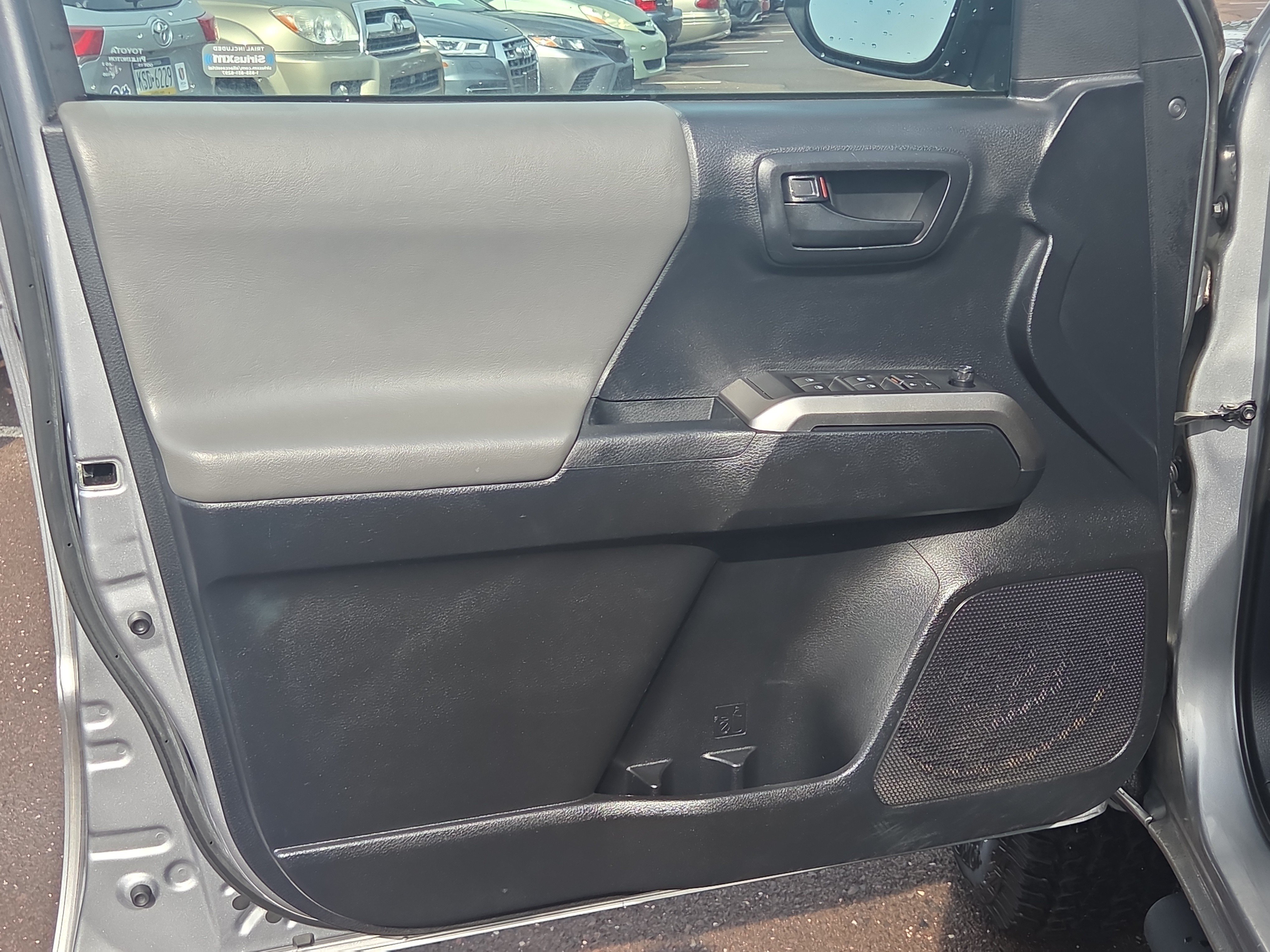 Used 2019 Toyota Tacoma SR5 AWD/4WD image 14