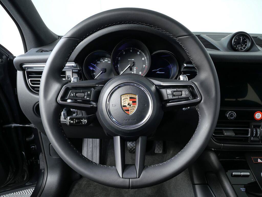 Certified 2026 Porsche Macan AWD/4WD image 9