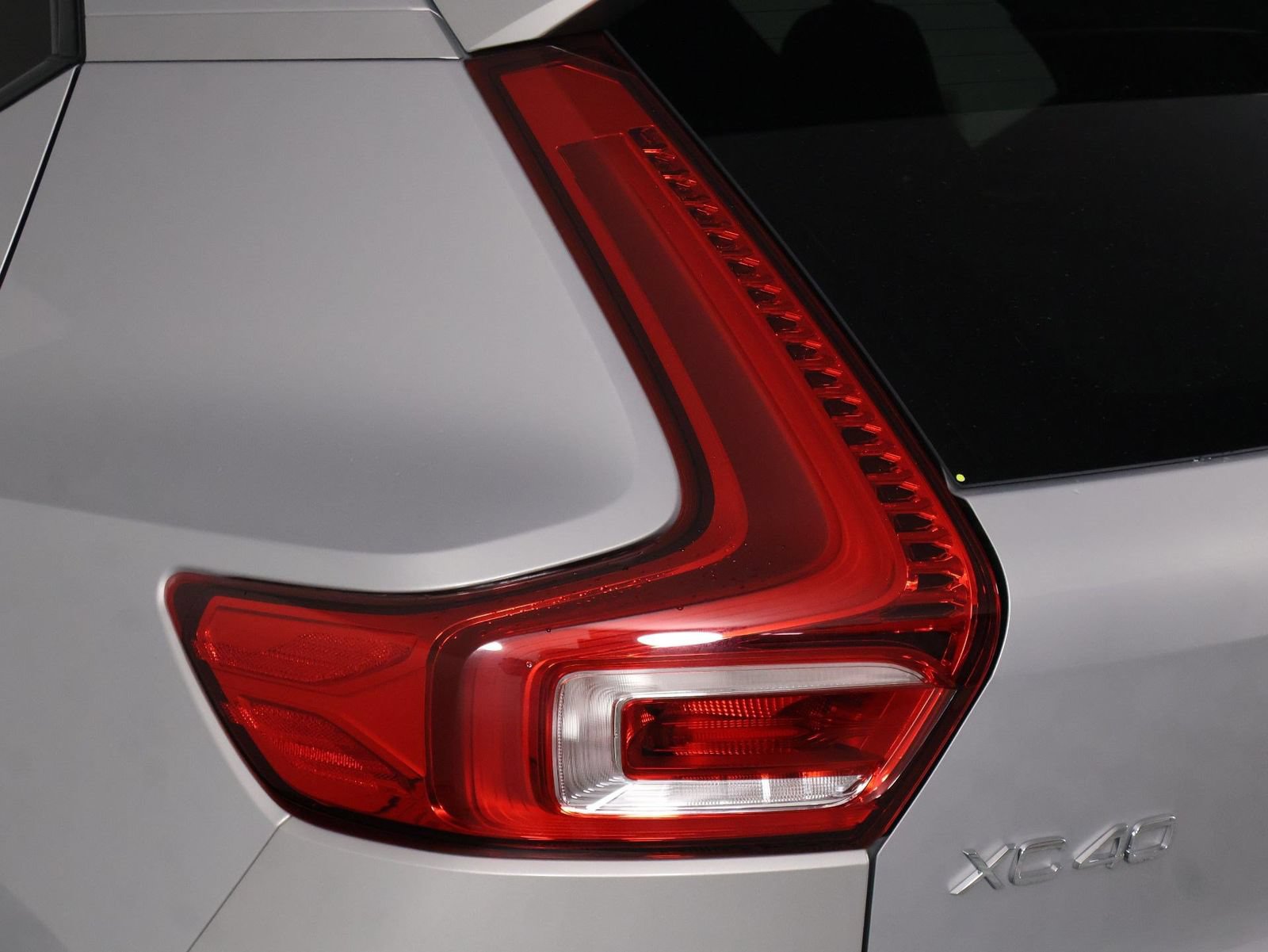 Used 2024 Volvo XC40 B5 Plus w/ Protection Package Premier AWD/4WD image 18