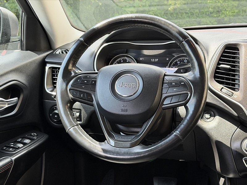 Used 2019 Jeep Cherokee Trailhawk w/ Cold Weather Group AWD/4WD image 12