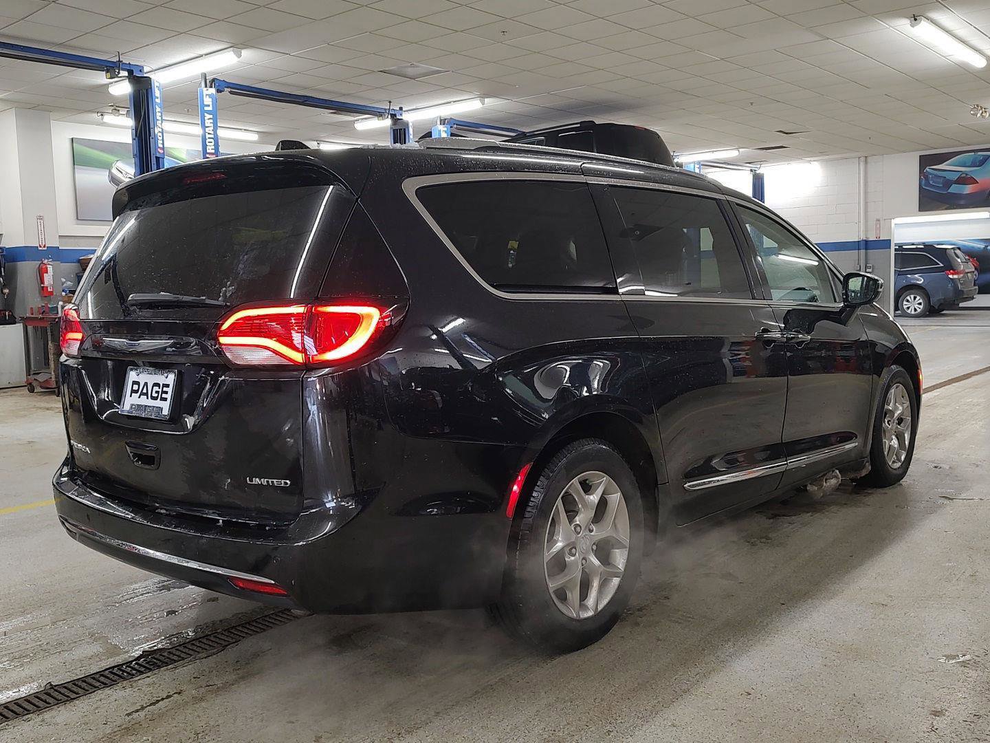 Used 2019 Chrysler Pacifica Limited image 33